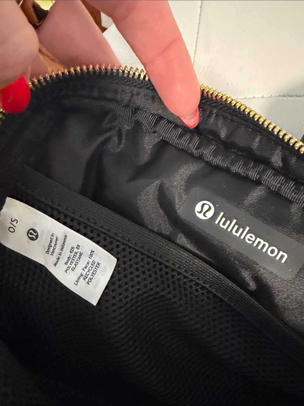 lululemon athletica Black Quilted Crossbody Belt Bag with Gold Logo - Picture 2 of 5